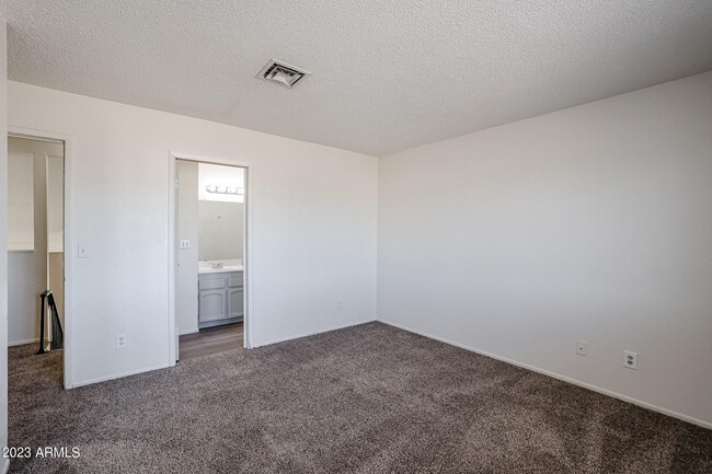 Building Photo - 10024 W Sells Dr