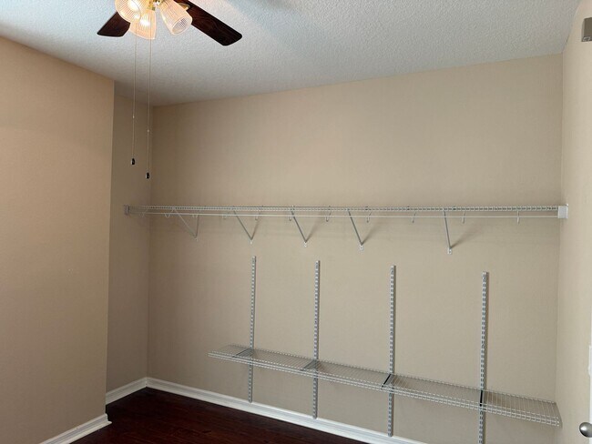 Building Photo - Gorgeous 5 bedrooms, 4 bath, 3 car garage single family home in Clermont