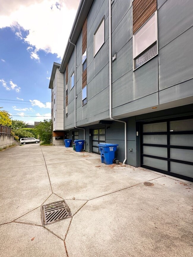Building Photo - 3bd/2ba Seattle Townhome