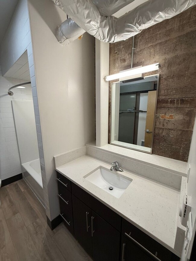 Building Photo - 160 Liberty St NE