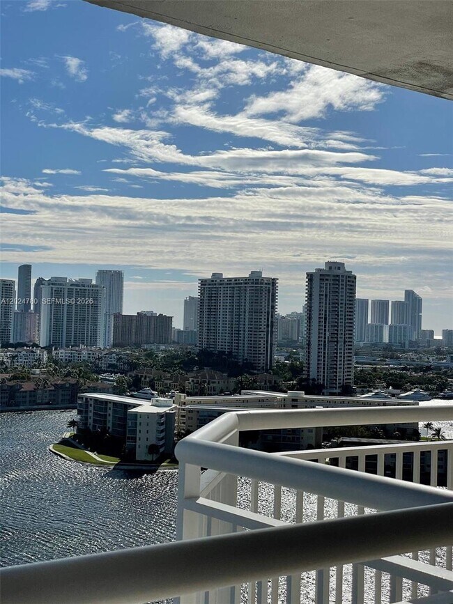 Building Photo - 18081 Biscayne Blvd