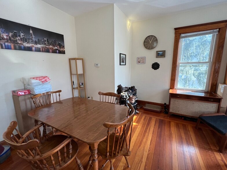 Building Photo - 79 Capen St