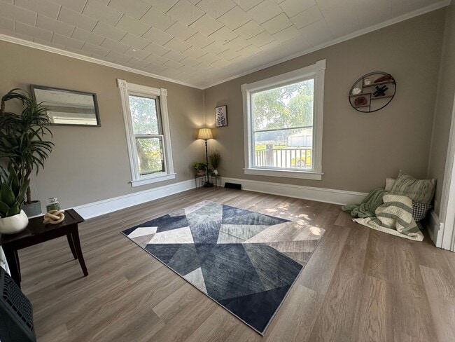 Building Photo - Renovated 3 bedroom house for rent in Wate...