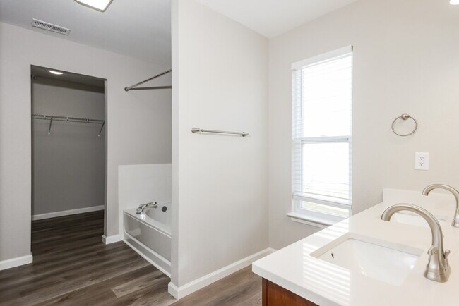 Building Photo - 10523 Ballard Dr