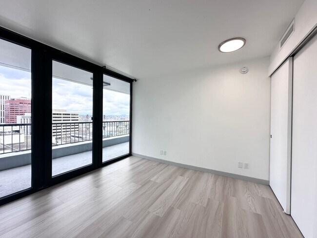 Building Photo - Newly Remodeled 1 bed 1 bath Condo in Down...