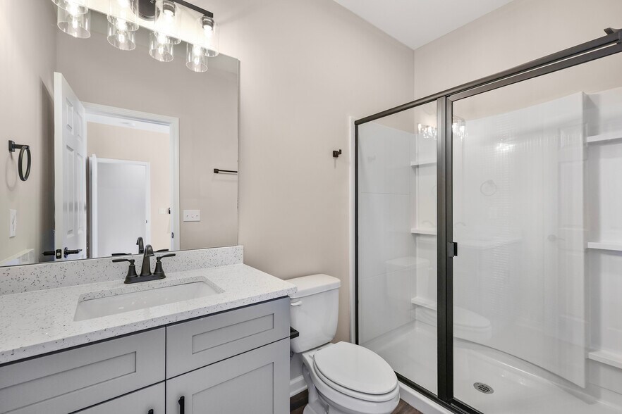 Bedroom 4 Bath - 86 Maury St