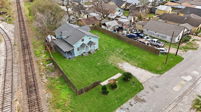 Building Photo - 7301 Ave