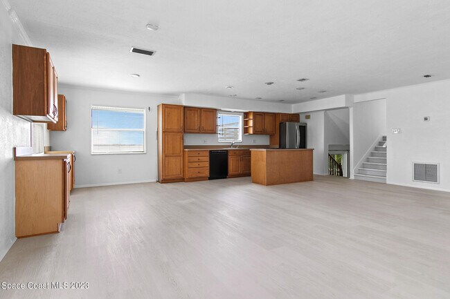 Building Photo - 7810 S Tropical Trail