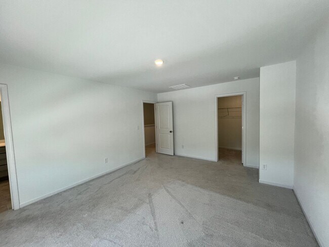 Building Photo - 815 Basswood Gln Trl