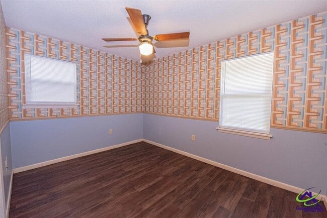 Building Photo - 111 Briarwood Dr
