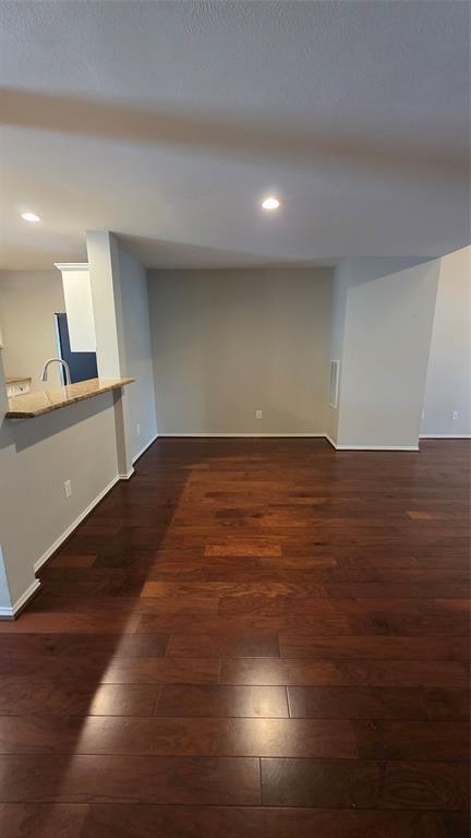 Building Photo - 914 W Heights Hollow Ln