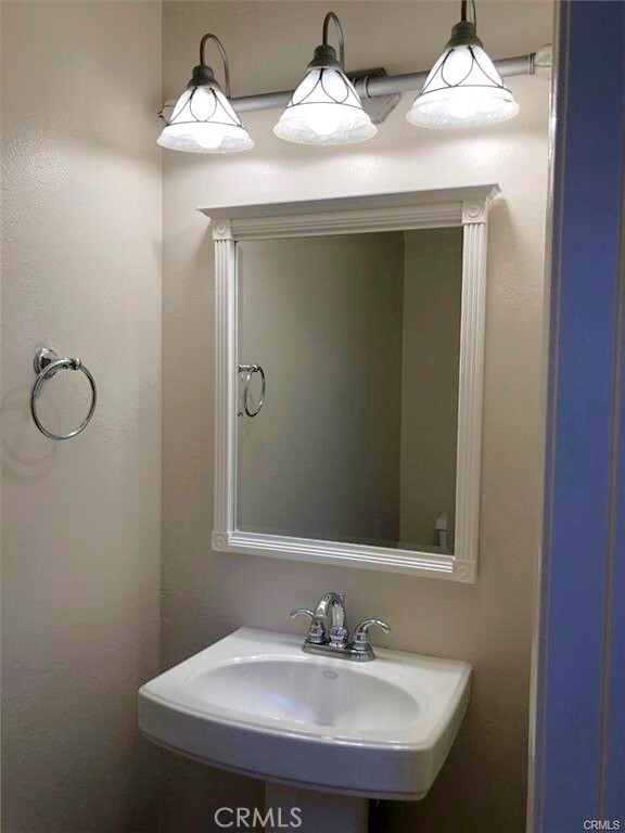 Building Photo - 619 N Jimenez Ln