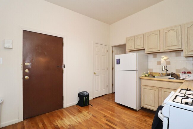 Building Photo - 359 2nd St