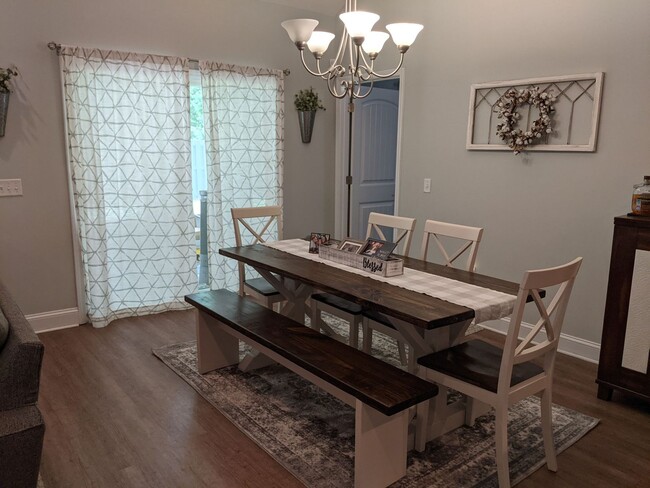 Building Photo - Available August 15th!!! $2200 a month!!!