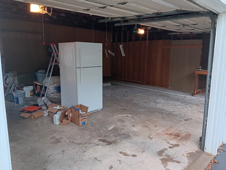 Building Photo - 4 Hemlock Dr