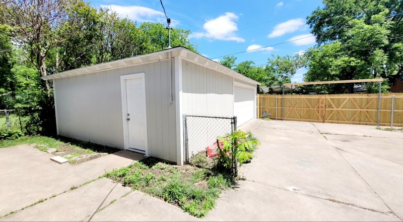 Building Photo - 10622 Sylvia Dr