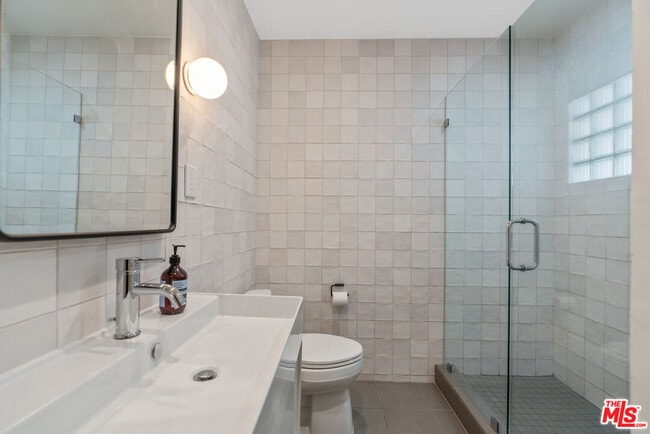 Building Photo - 1275 N Harper Ave