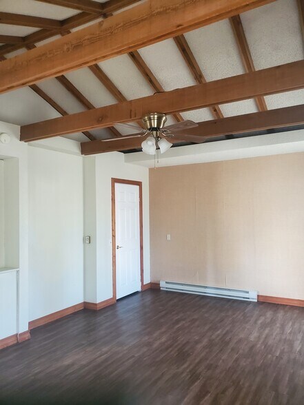 Vaulted ceiling in living room - 902 S Lundstrom St