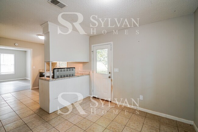Building Photo - Feel welcome in this well-maintained 4BR 2...