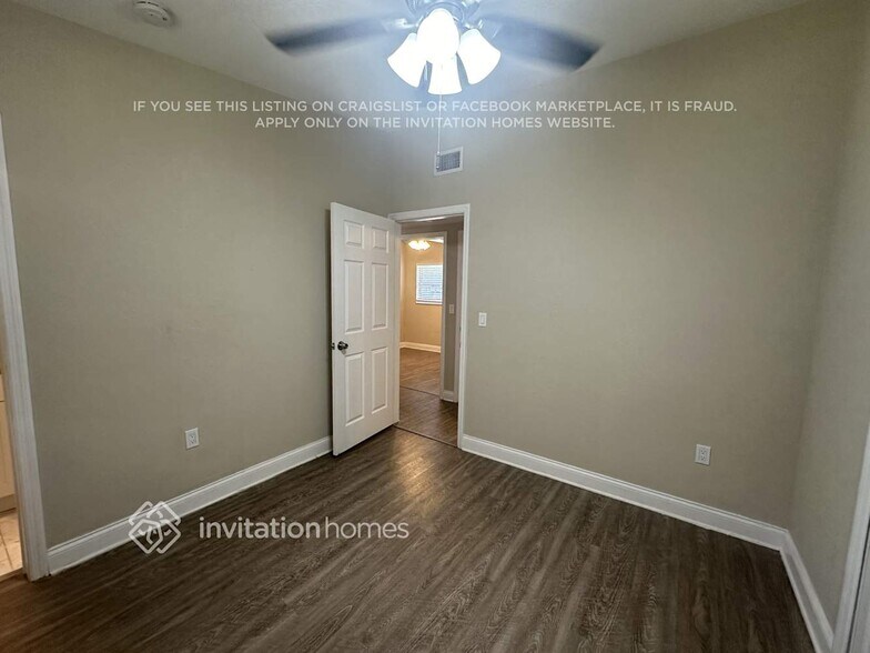 Building Photo - 3621 Sutton Dr