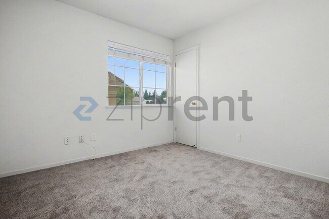 Building Photo - 1833 Blue Skies Way