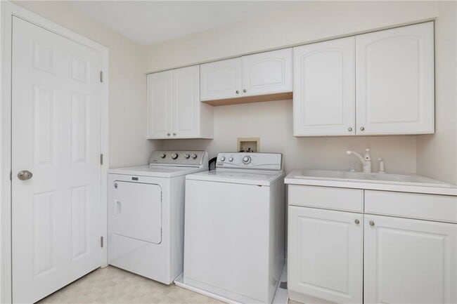 Building Photo - 295B Carpenter Dr