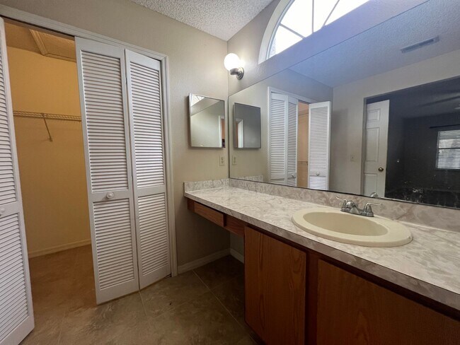 Building Photo - SPACIOUS 3 Bedroom, 2 Bathroom Ekana Point...