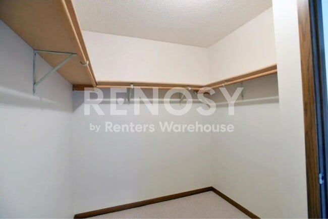 Building Photo - Available July 6th 2 Bedroom 2 Bath Townhome in Woodbury