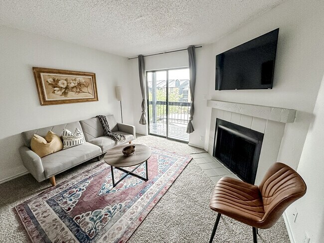 Primary Photo - 1071 Clayton Ln