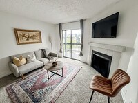 Building Photo - 1071 Clayton Ln