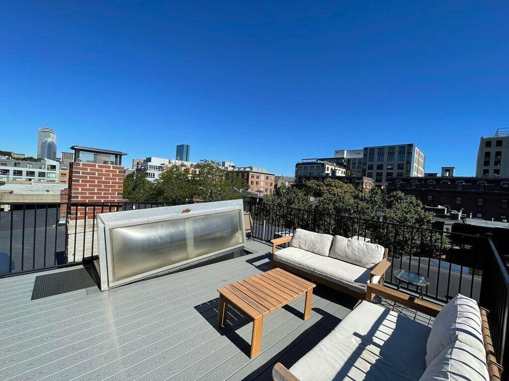 Building Photo - 85 E Brookline St
