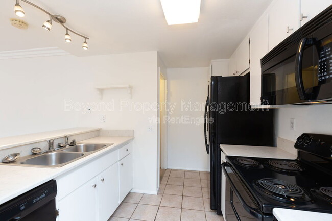 Building Photo - 7056 Park Mesa Way