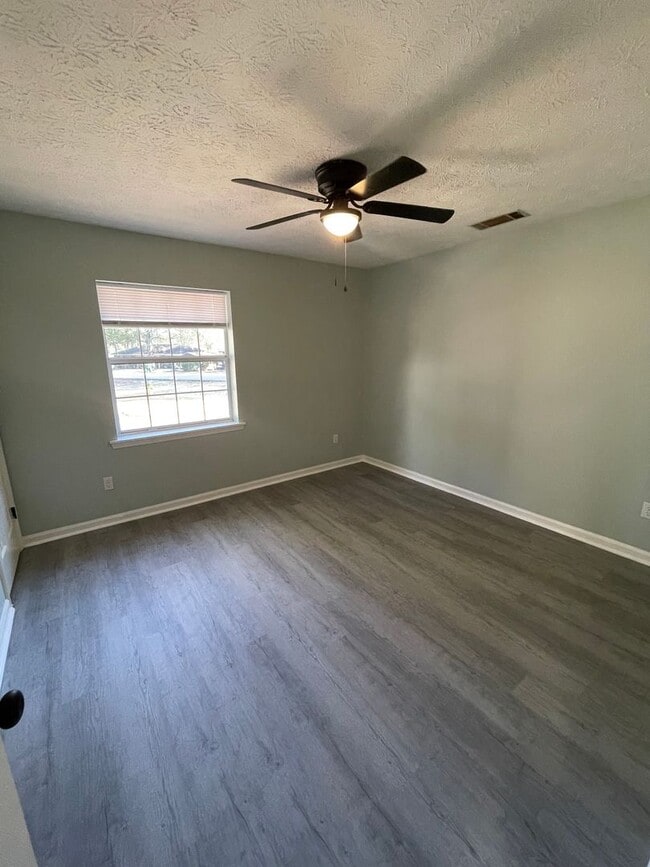 Building Photo - Updated 2BR/2BA Duplex in Downtown Springfield – Modern Finishes & Spacious Layout