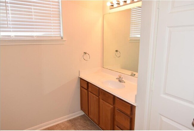 Building Photo - 6702 Albion Cresent Dr