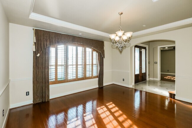 Building Photo - 3909 Pebble Brook Dr