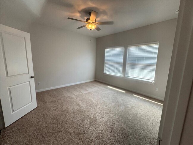 Building Photo - 105 Sorghum Dr