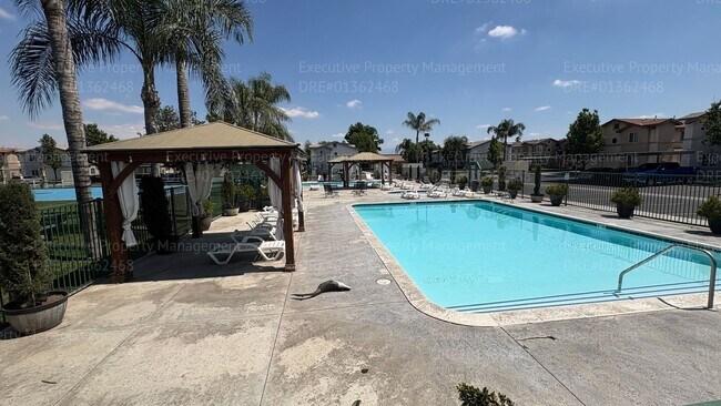 Building Photo - Glolden Valley Luxury Apartments Complex