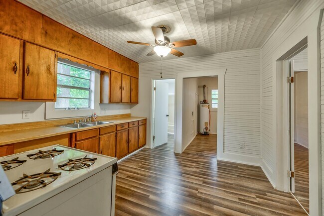 Building Photo - 543 FM 1013