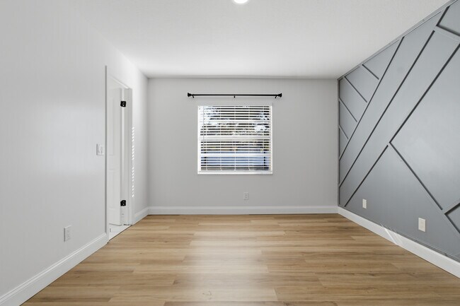 Building Photo - 4420 W Carmen St