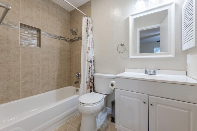 Building Photo - 15531 Knollglade