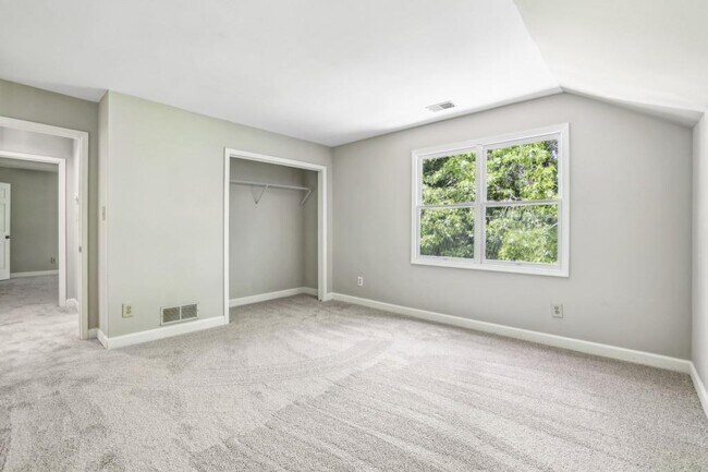 Building Photo - 110 Westchester Way