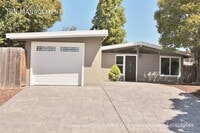 Building Photo - 262 Velvetlake Dr
