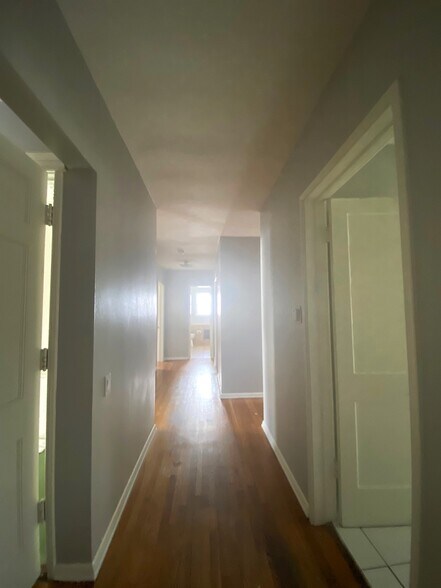 Building Photo - 10682 Kinnard Ave