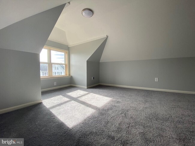 Building Photo - 2605 Maple Ave