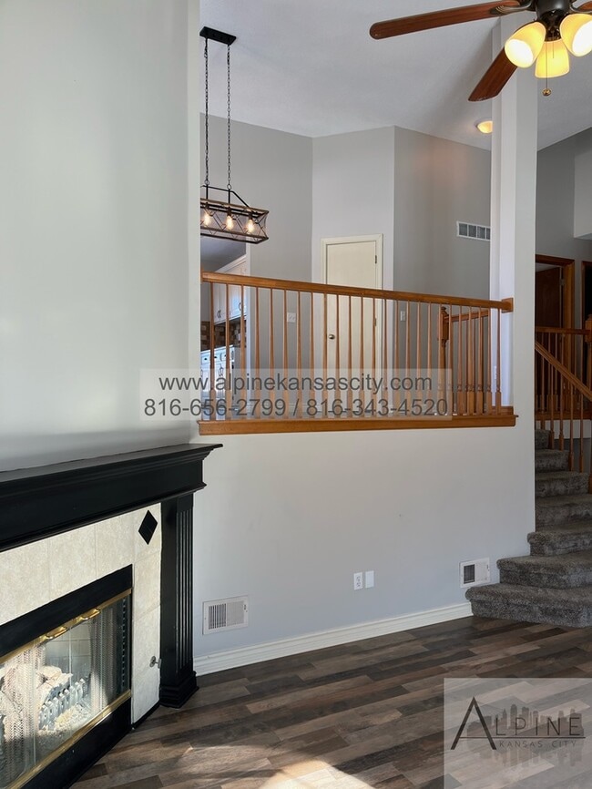 Building Photo - Beautiful California Split in Platte County