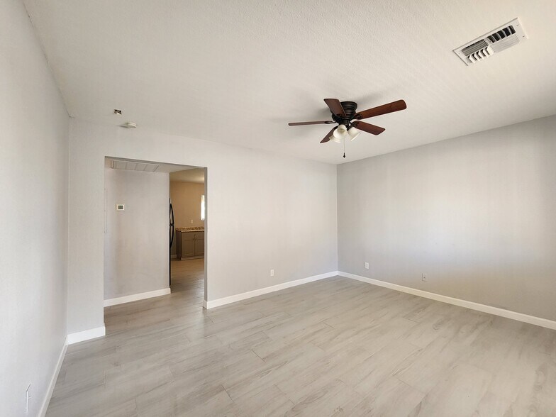 Building Photo - 143 S Doran