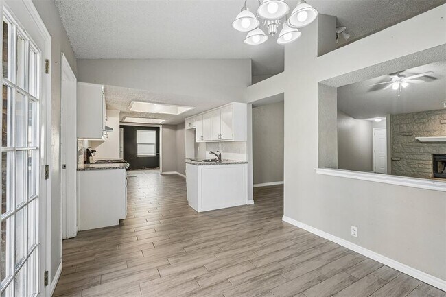 Building Photo - 217 Cypress Dr