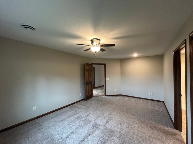 Building Photo - 704 E Wisconsin St