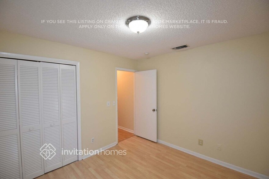 Building Photo - 3520 SW 70th Ave