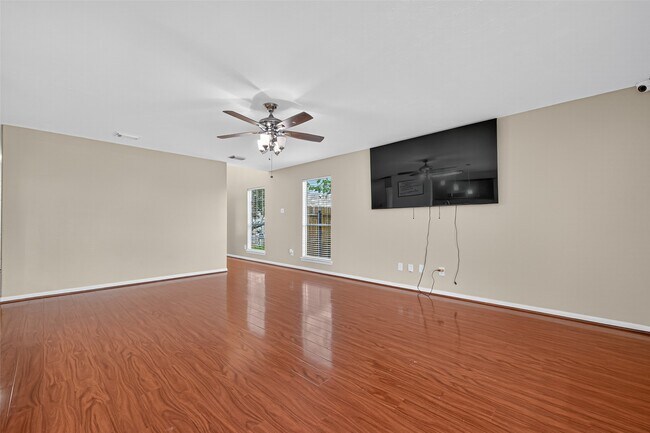 Building Photo - 647 Hollandbridge Ln